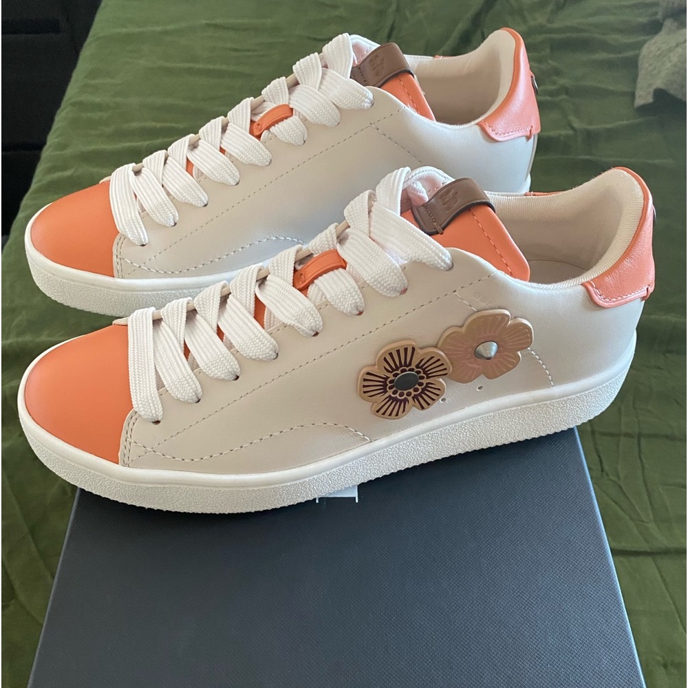 NIB Women’s Coach Low Top Sneakers with Tea Flowers Size 9